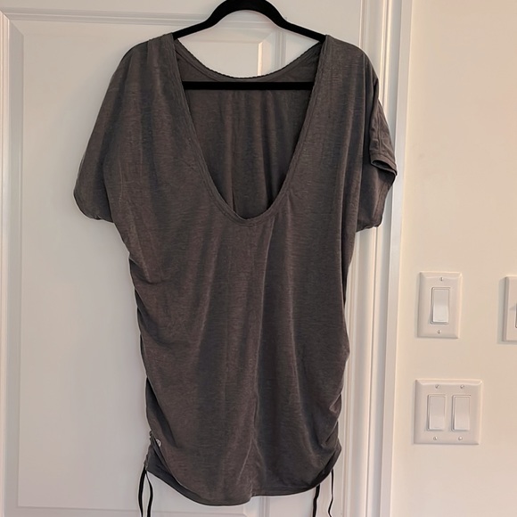 Lululemon grey tunic with cute ties to shorten one side or the other or both - Picture 2 of 3